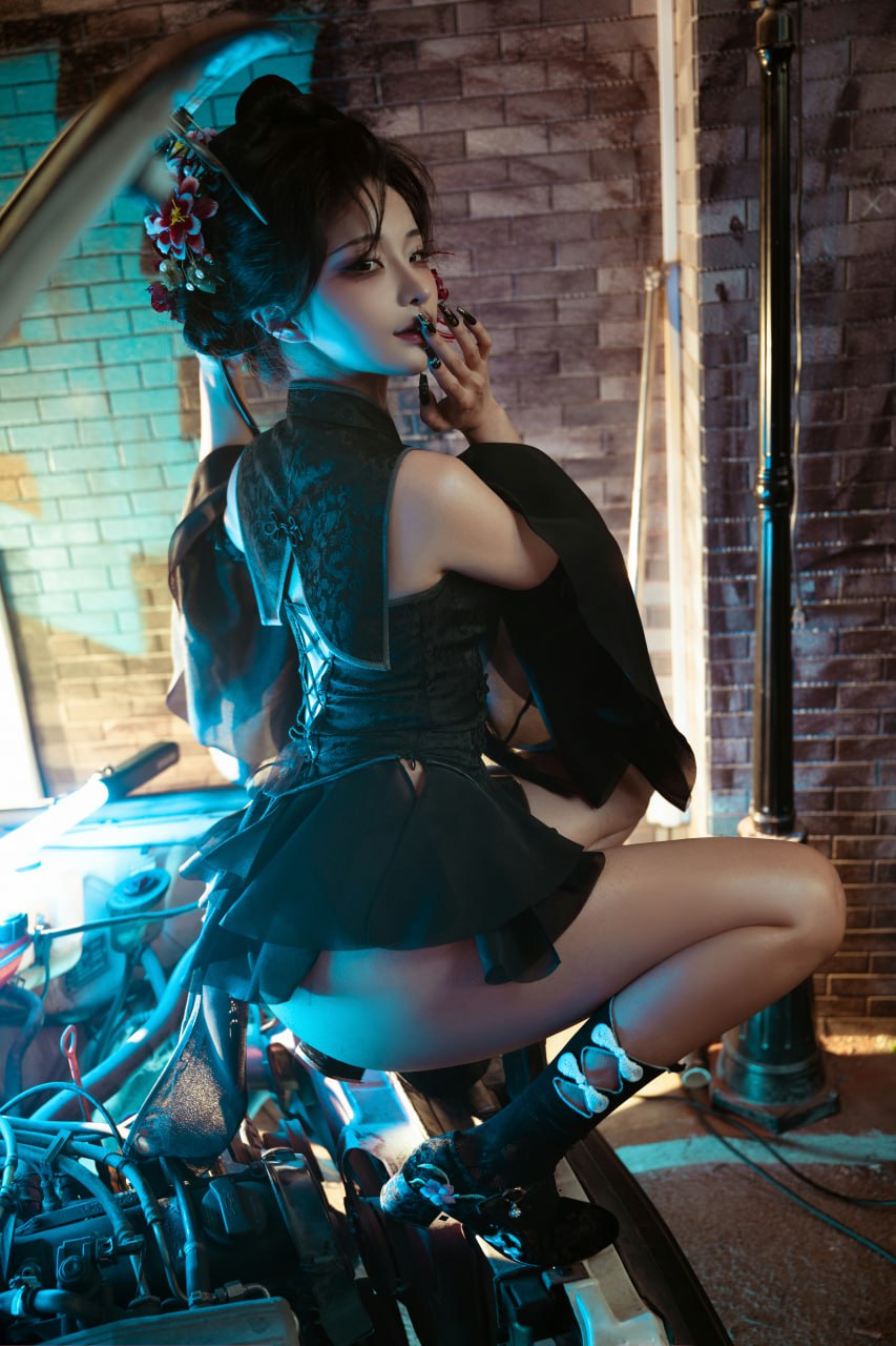 Chun Mo Mo - Kou Young Girl Back Court 64P