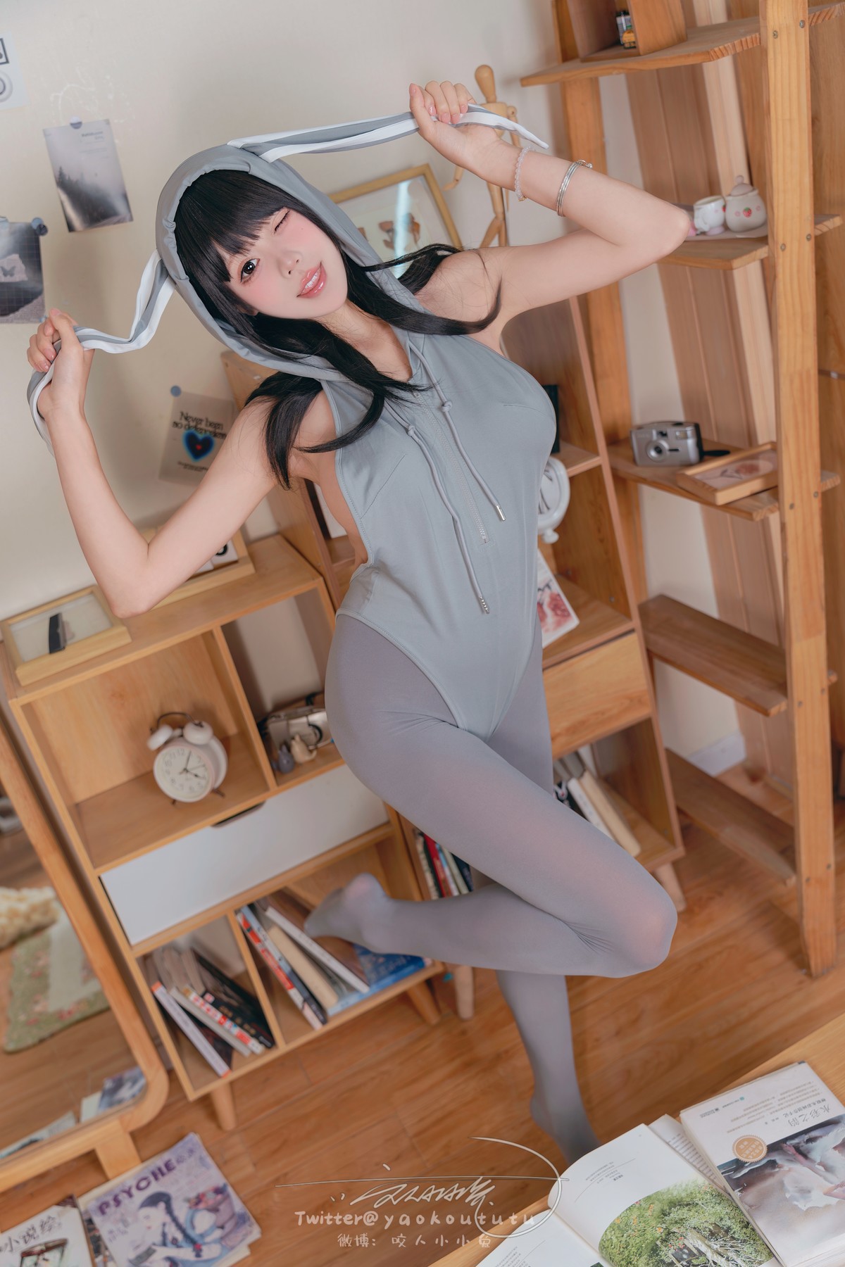 Niên Niên Đoàn Tử Thỏ - Thỏ Xám Nhỏ Gray Rabbit