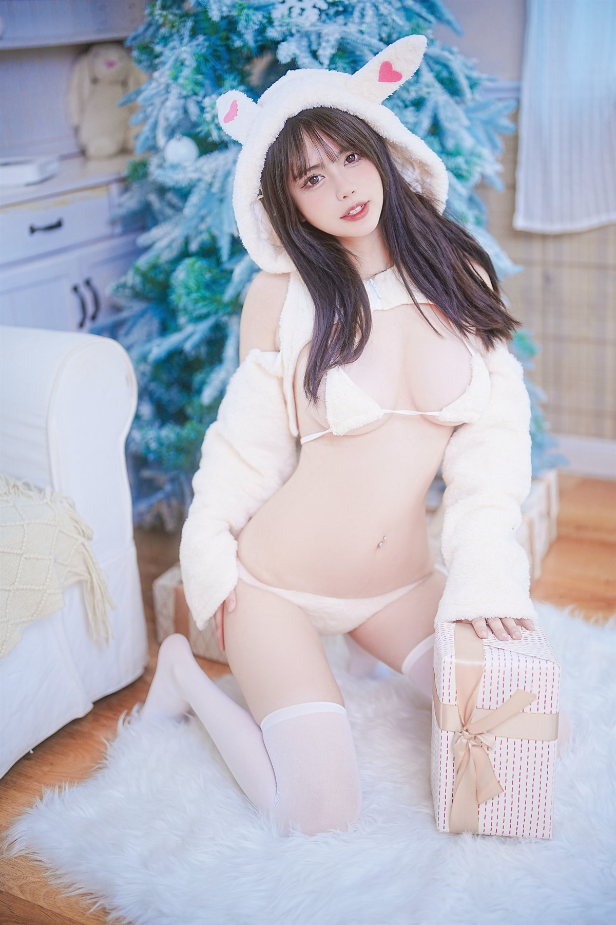 Cosplay Tina is so seductive! Little rabbit, be good.