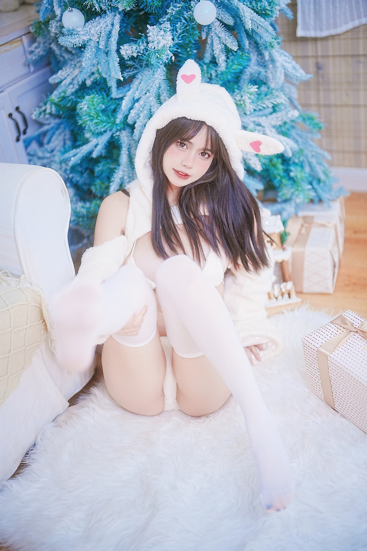 Cosplay Tina is so seductive! Little rabbit, be good.