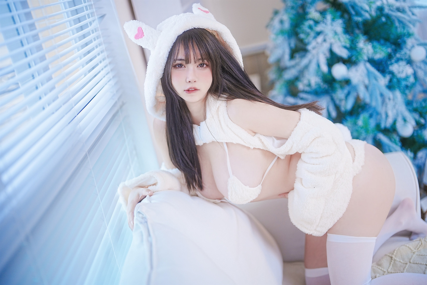Cosplay Tina is so seductive! Little rabbit, be good.