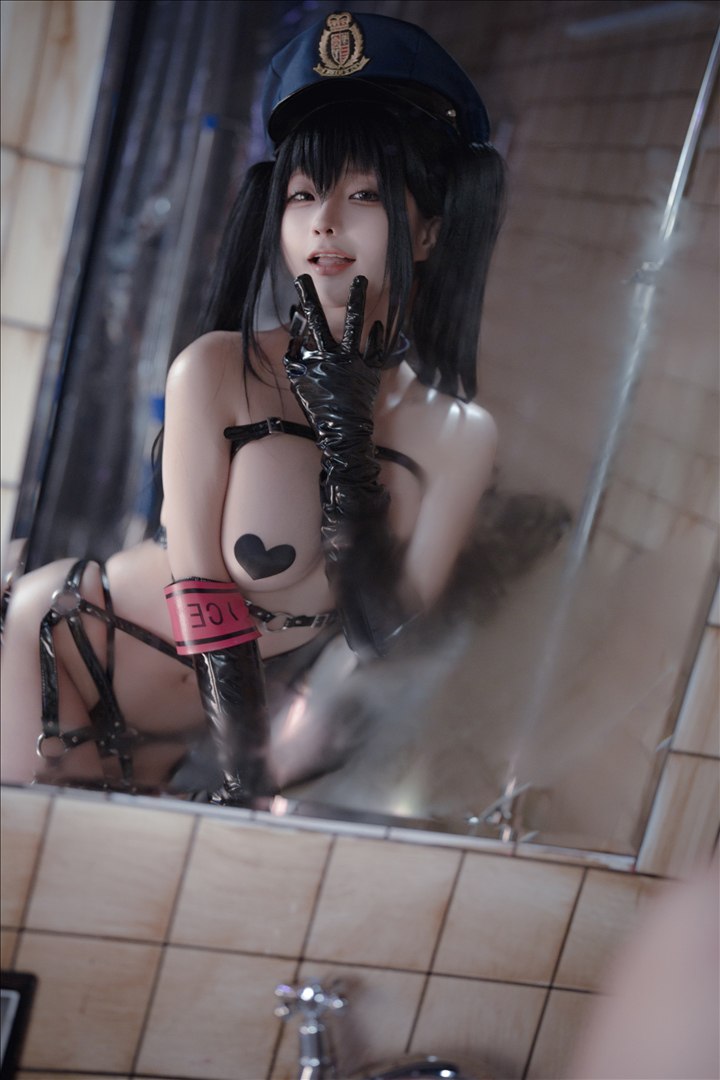 Chun Mo Mo - Saxi Policewoman 147P