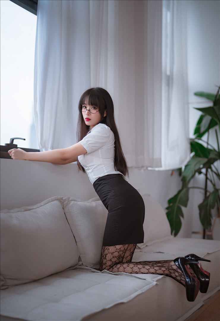 Huyền Tiêu học tỷ - Quần tất in hoa 118P