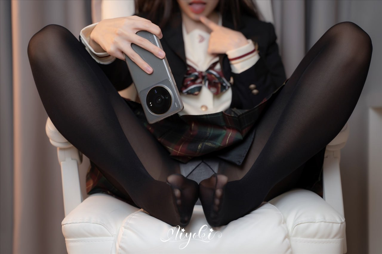 Suzuki Misaki Active JK Pantyhose Legs 32P