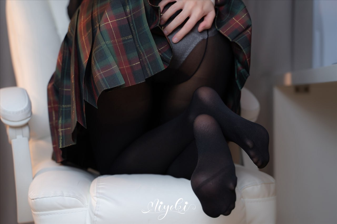 Suzuki Misaki Active JK Pantyhose Legs 32P