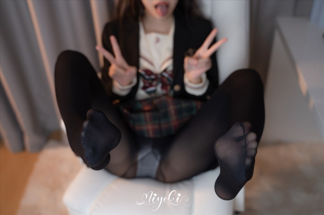 Suzuki Misaki Active JK Pantyhose Legs 32P