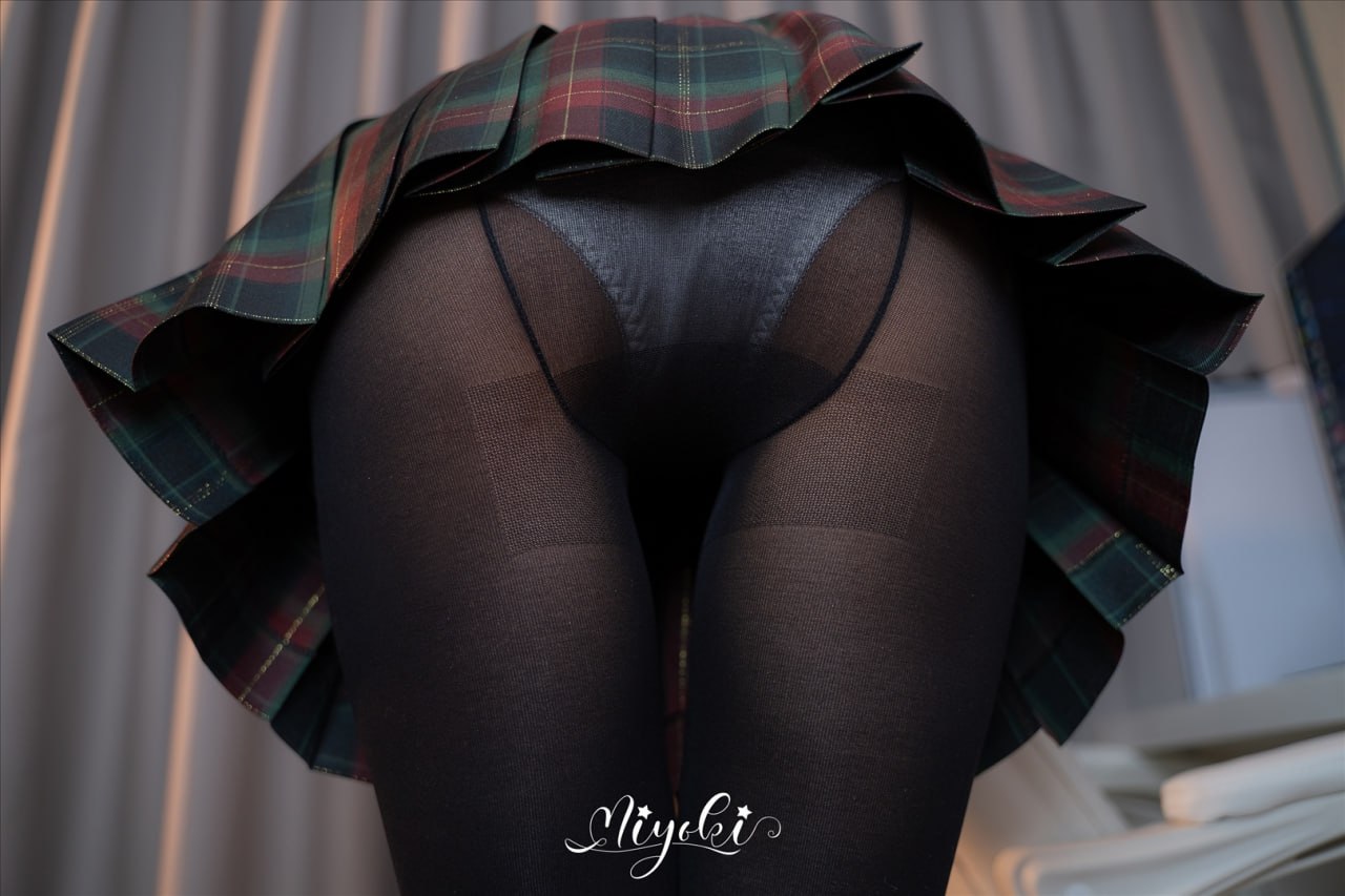 Suzuki Misaki Active JK Pantyhose Legs 32P