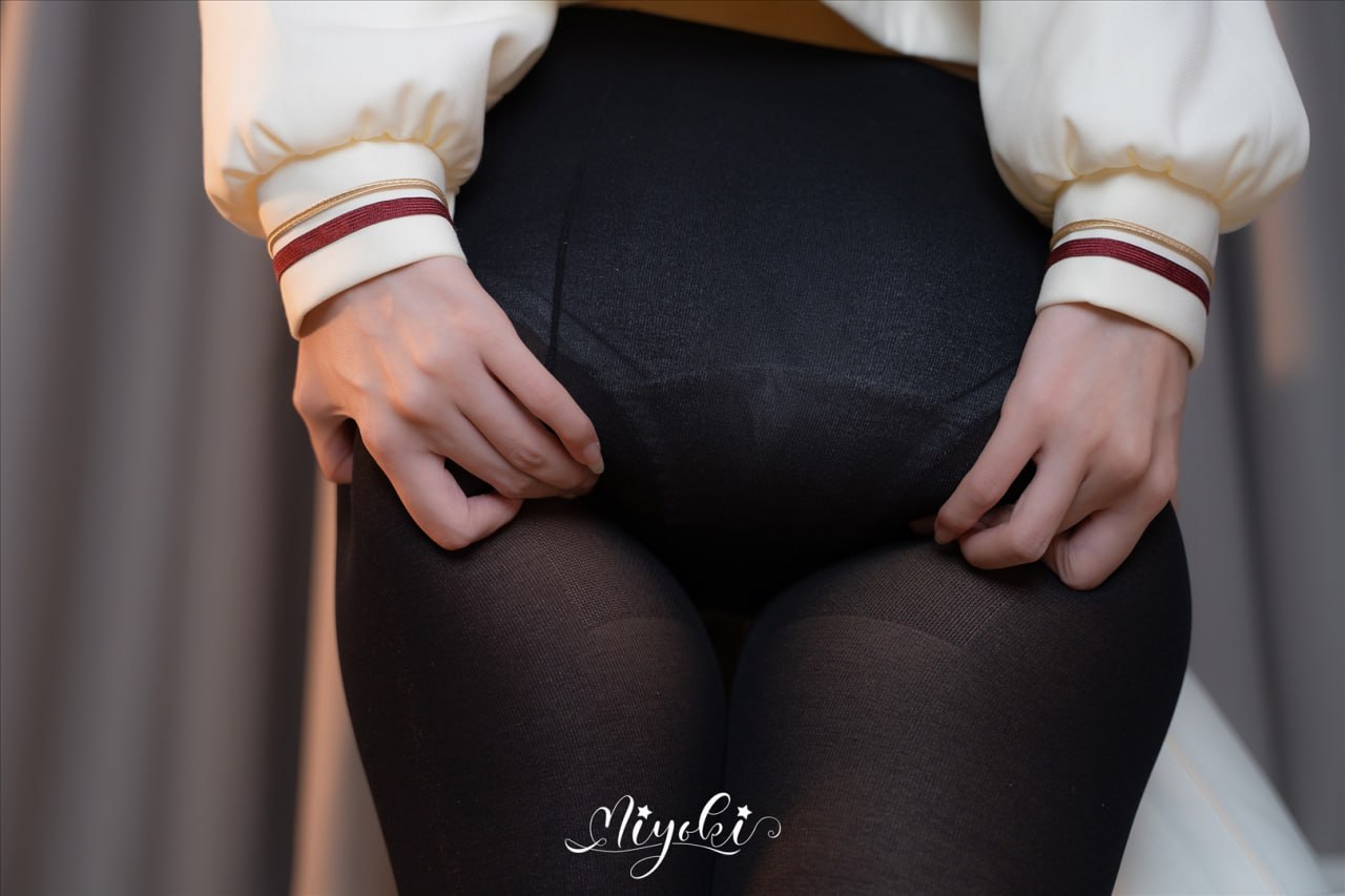 鈴木美咲 - 現役JKの美脚パンティストッキング 32P