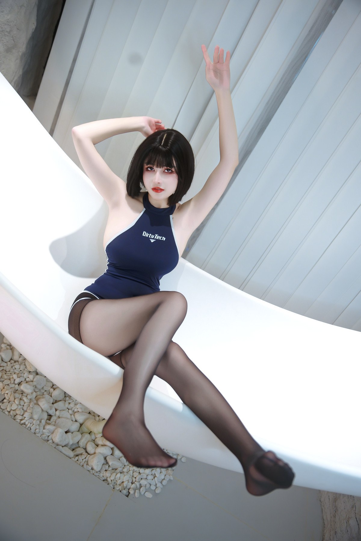 Cosplay Lộc Bát Tuổi bộ đồ bơi thi đấu