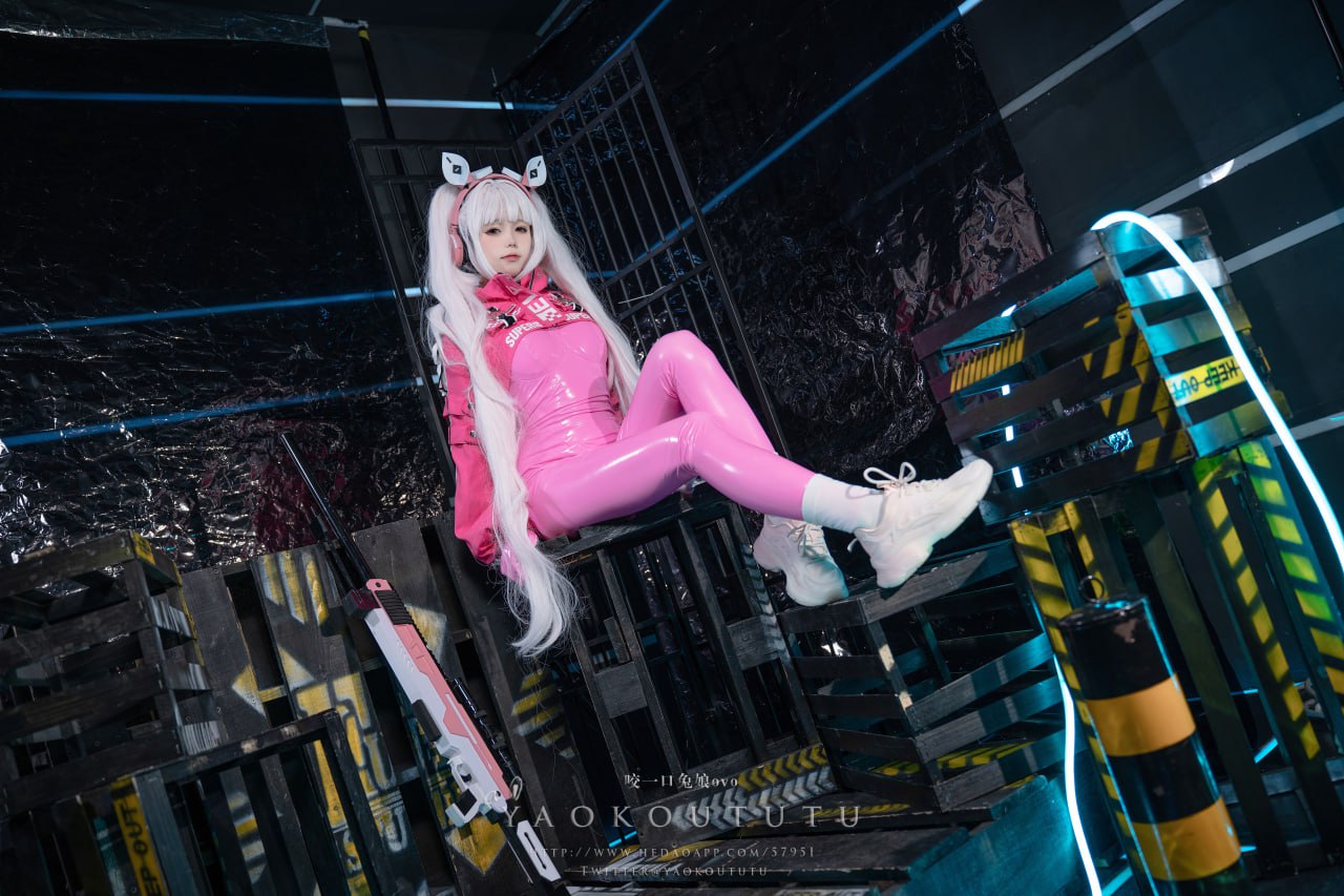 咬一口兔娘 咬人小小兔 - NIKKE 愛麗絲 cosplay