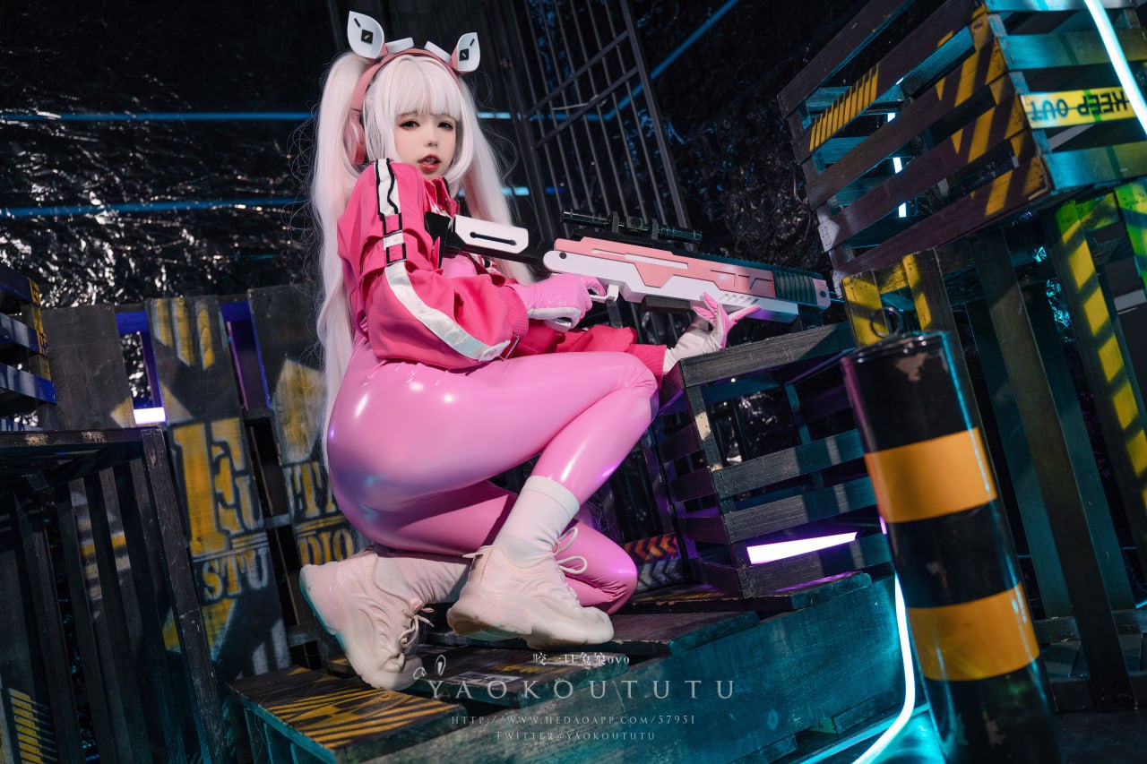 Bite a Rabbit Girl Biting Little Rabbit - NIKKE Alice cosplay