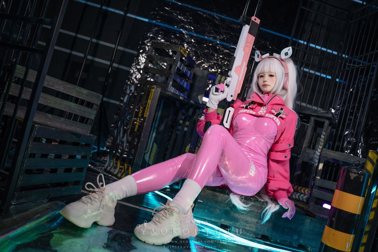 Bite a Rabbit Girl Biting Little Rabbit - NIKKE Alice cosplay