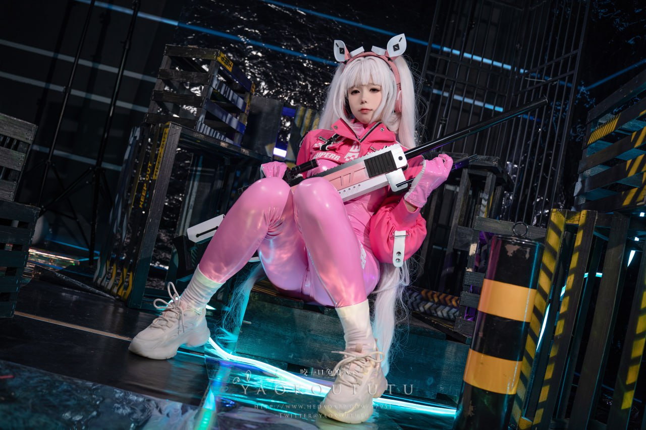 Bite a Rabbit Girl Biting Little Rabbit - NIKKE Alice cosplay