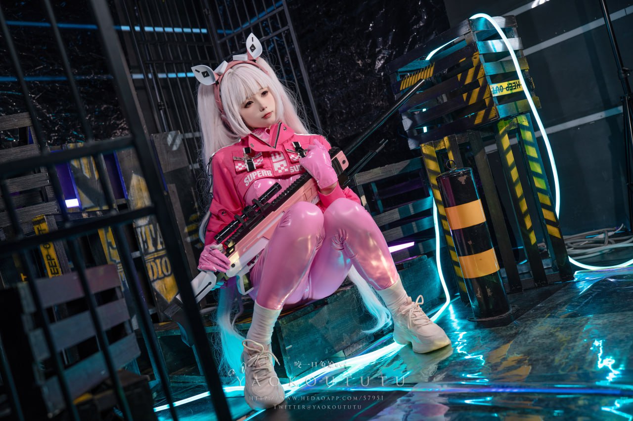 Bite a Rabbit Girl Biting Little Rabbit - NIKKE Alice cosplay