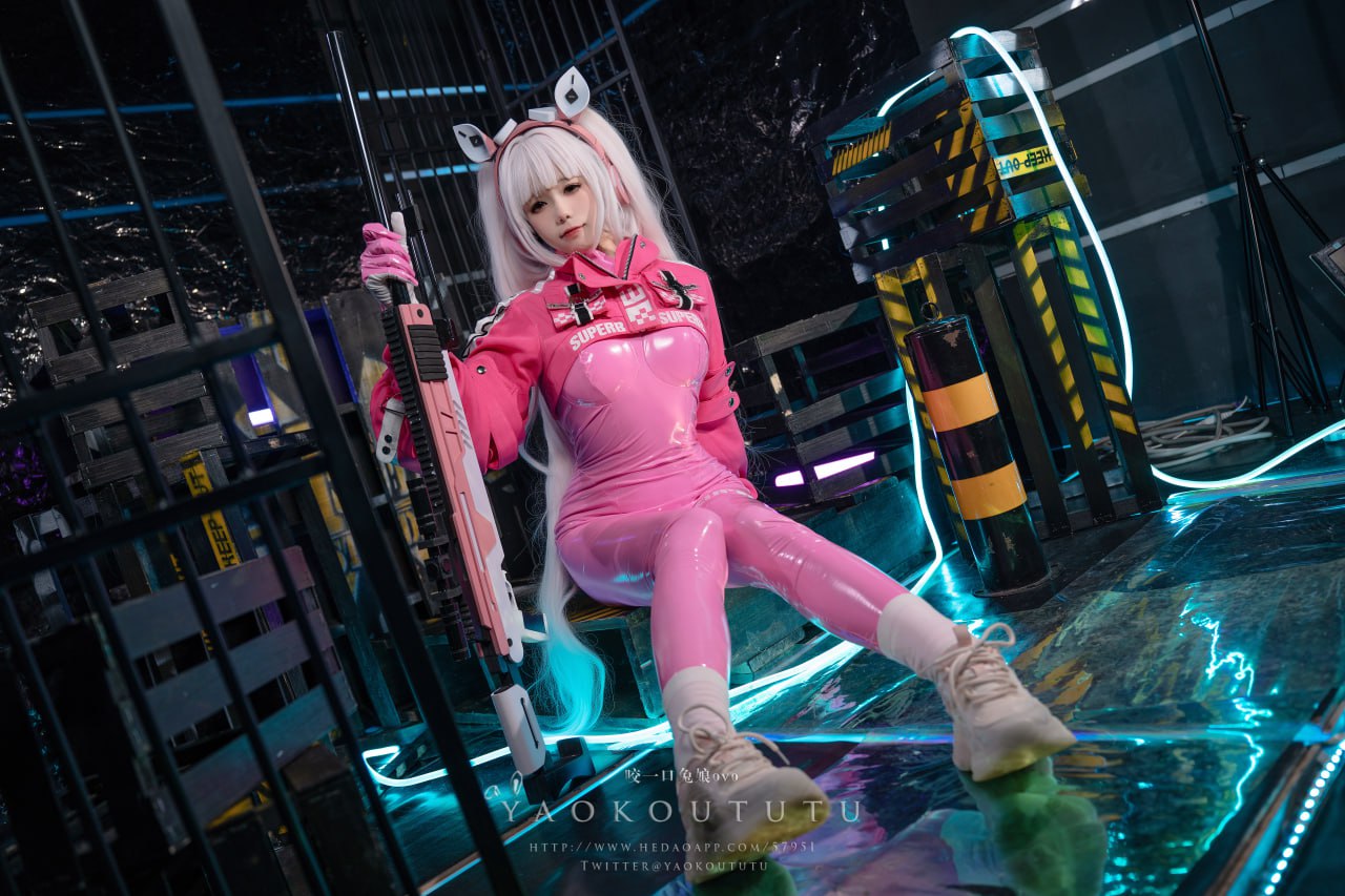 Bite a Rabbit Girl Biting Little Rabbit - NIKKE Alice cosplay