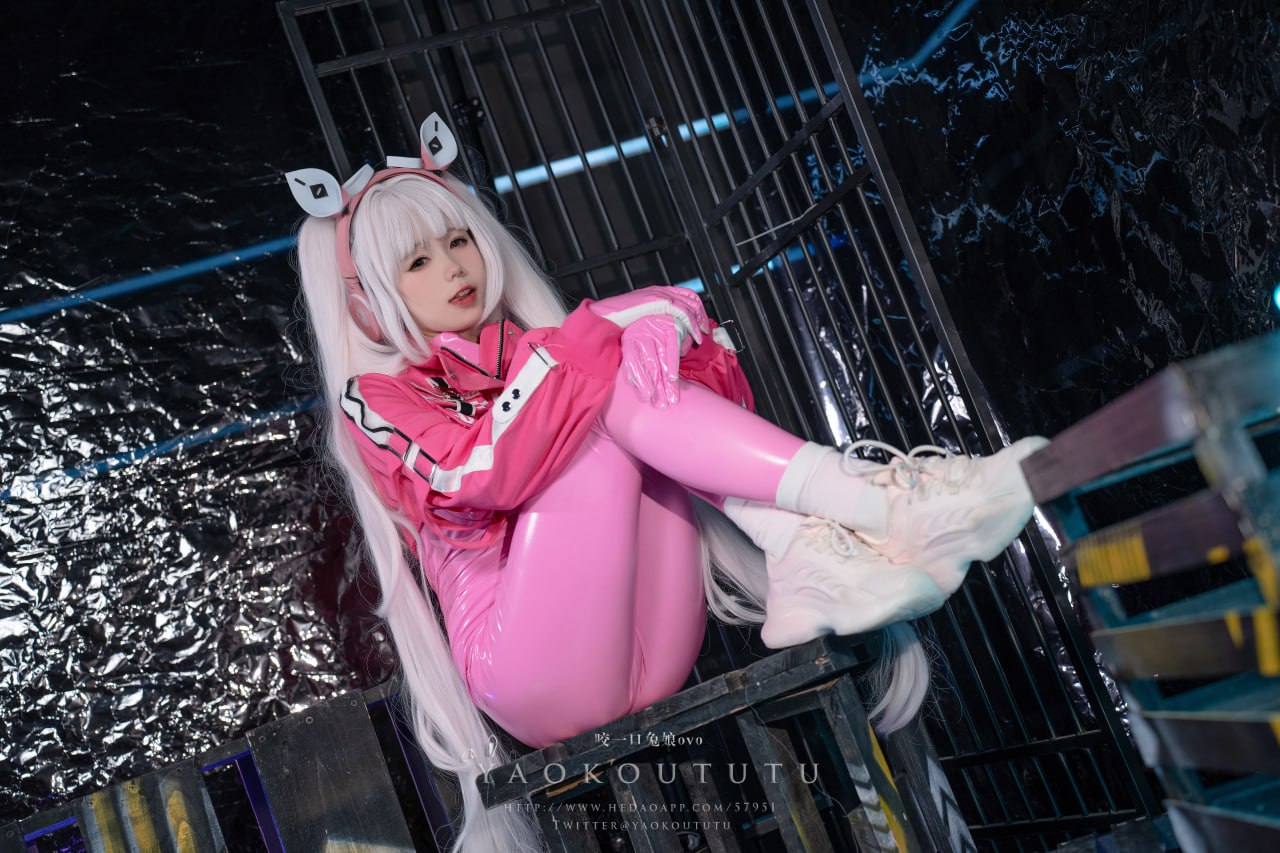 Bite a Rabbit Girl Biting Little Rabbit - NIKKE Alice cosplay