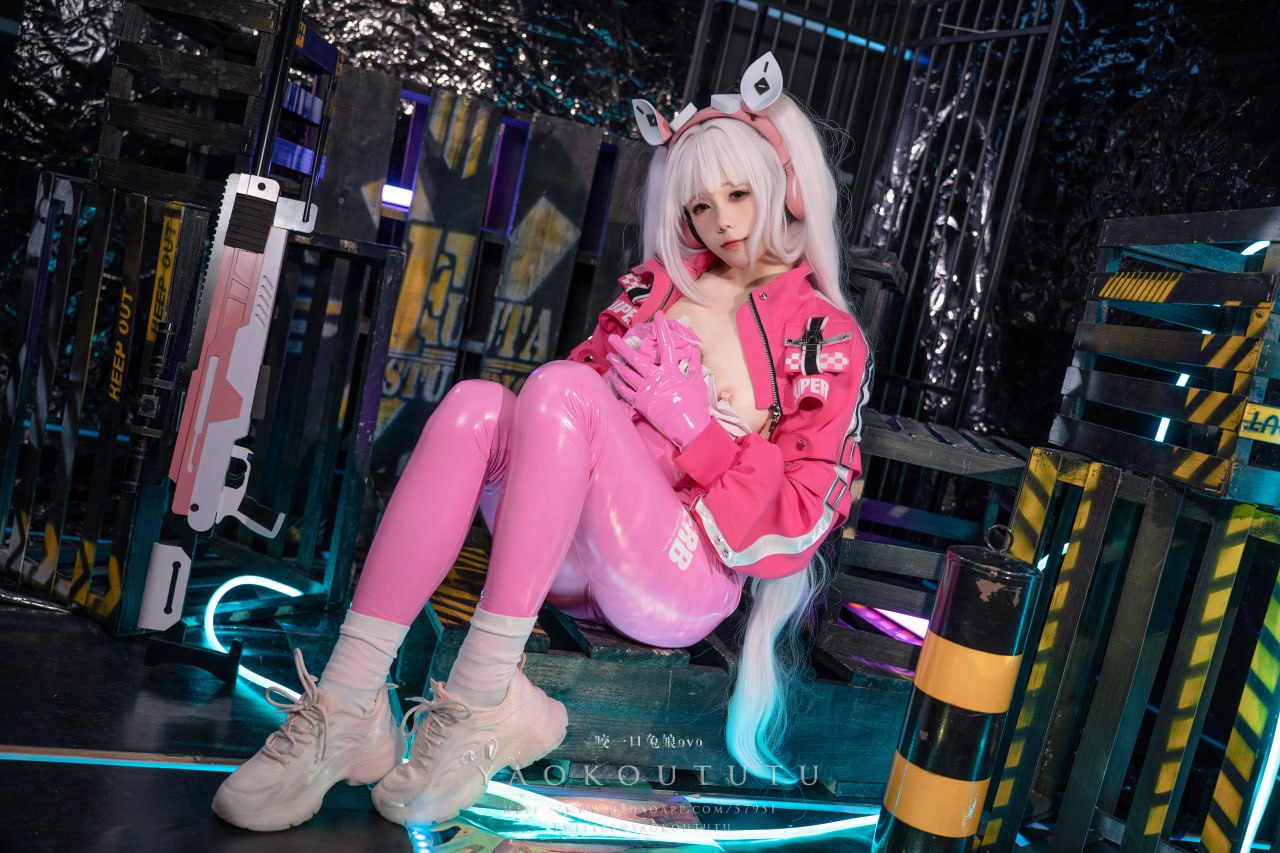 Bite a Rabbit Girl Biting Little Rabbit - NIKKE Alice cosplay