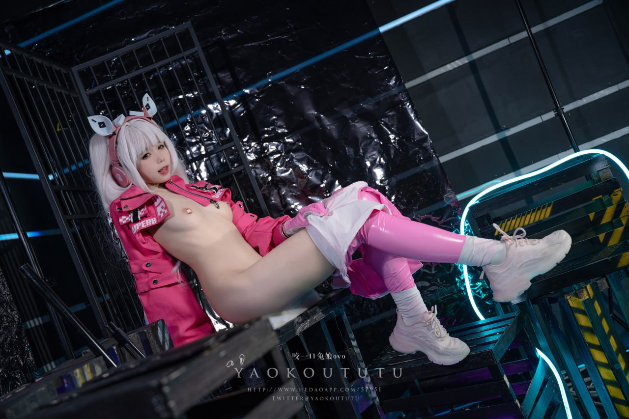 Cắn một miếng thỏ nương Cắn người nhỏ nhỏ thỏ - NIKKE Alice cosplay