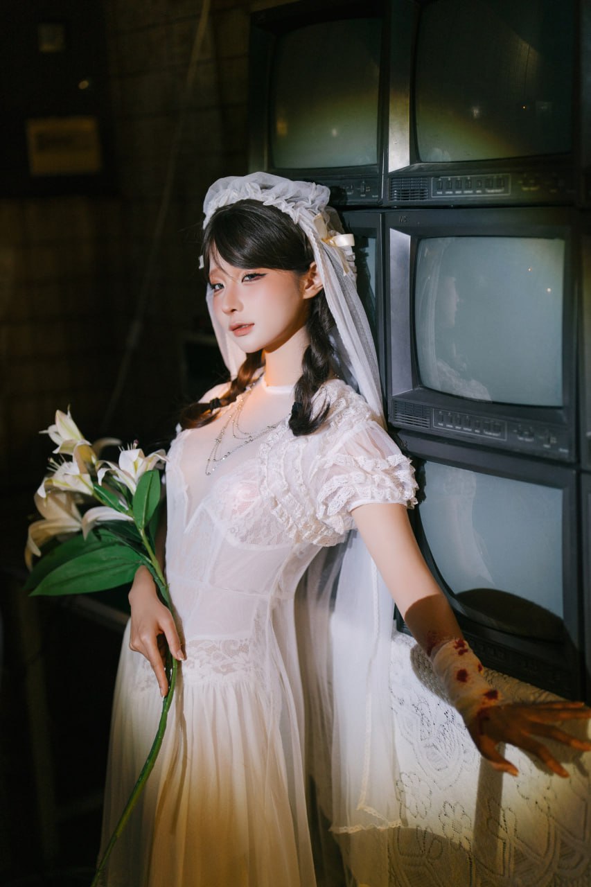コスプレ シュンモモ - 廃墟の新娘