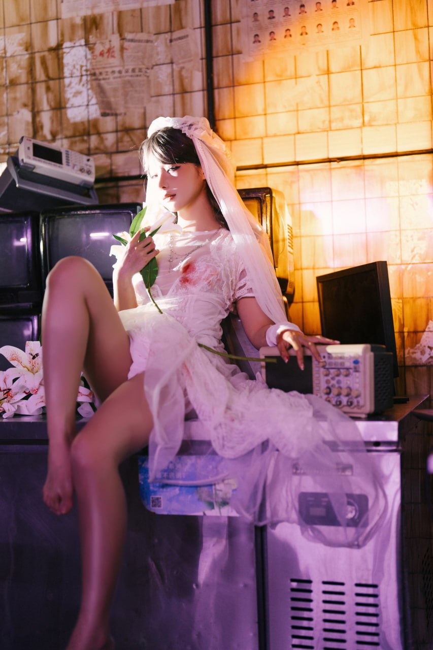 Cosplay Stupid Momo - Ruins Bride