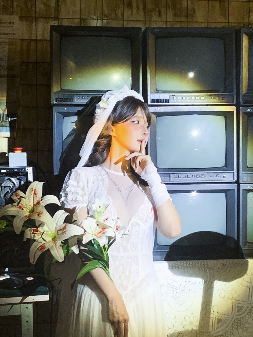 コスプレ シュンモモ - 廃墟の新娘