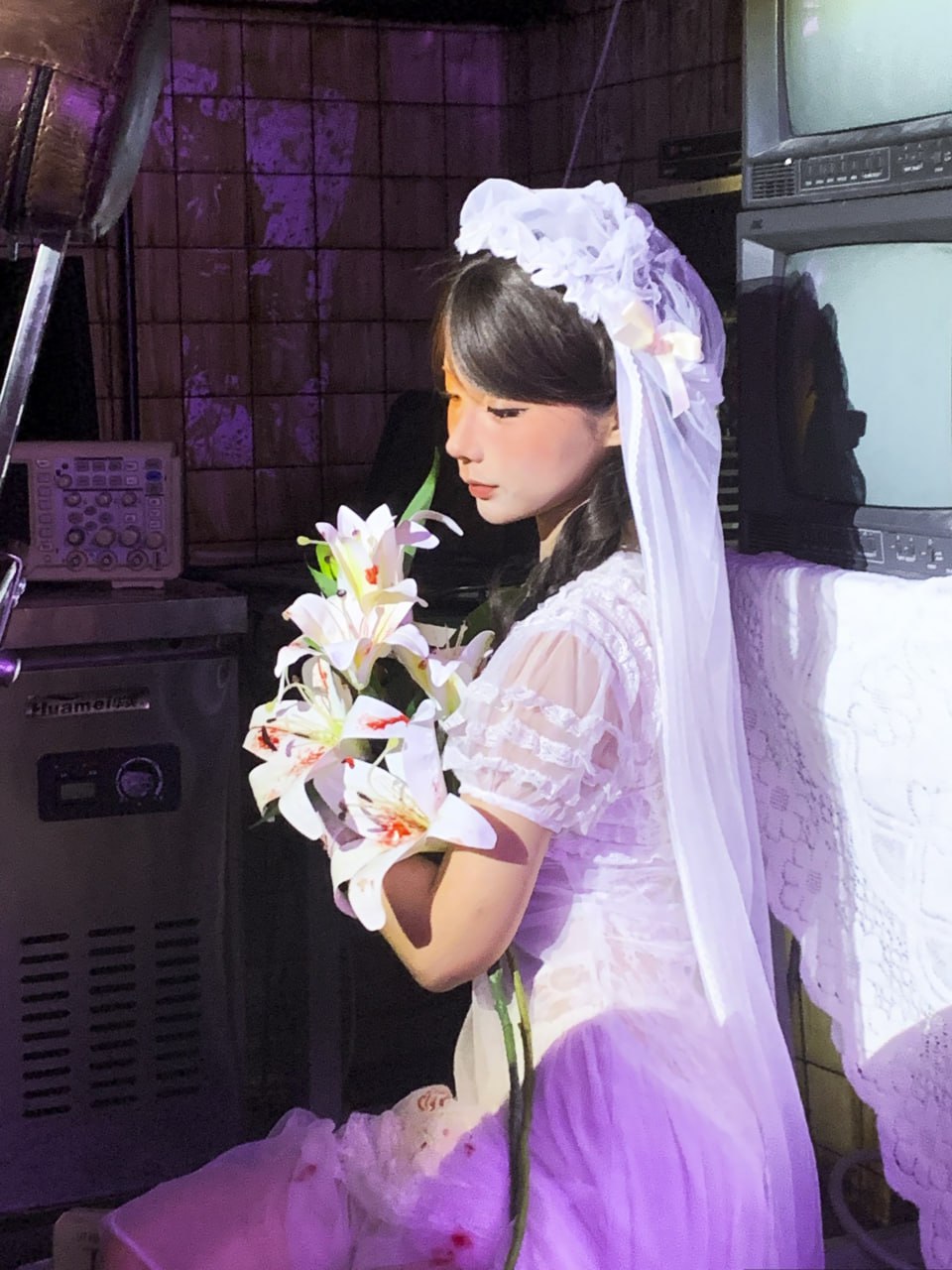 コスプレ シュンモモ - 廃墟の新娘