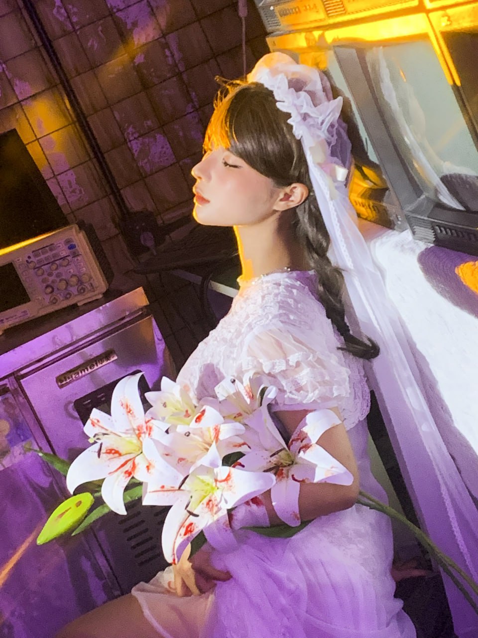 コスプレ シュンモモ - 廃墟の新娘