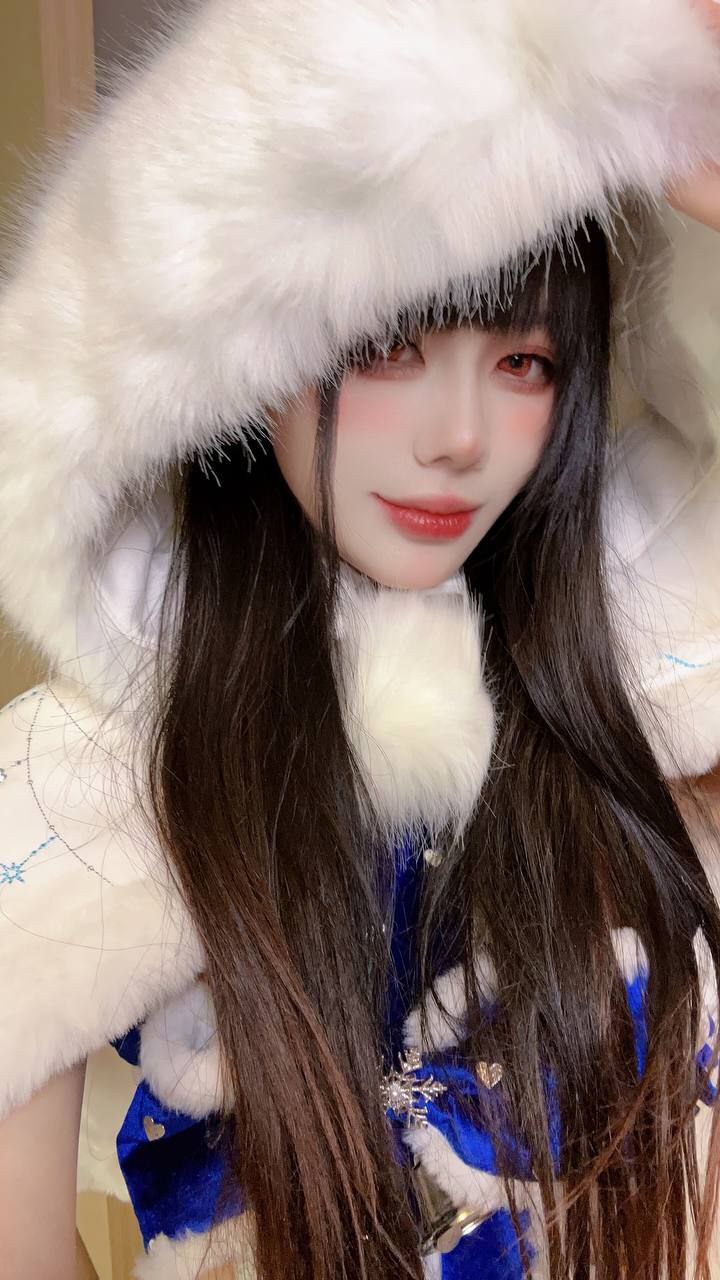cosplay Cửu Ngôn - tự chụp quà Giáng Sinh
