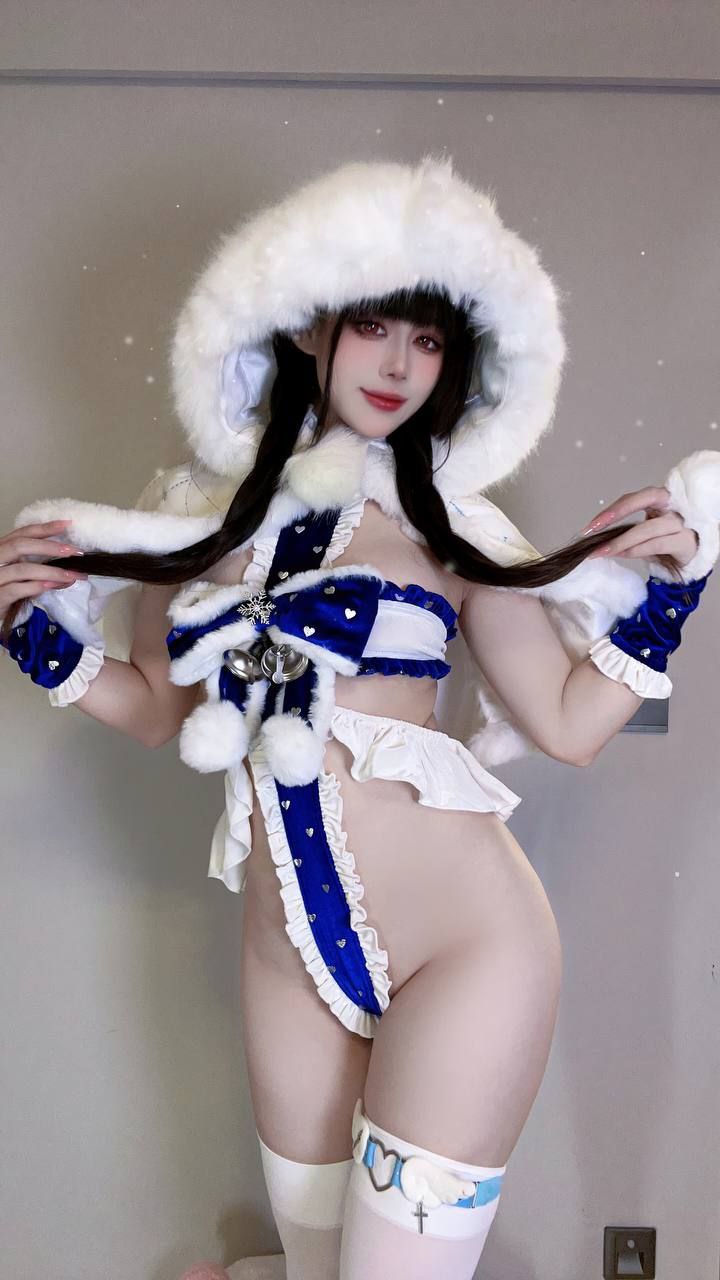 cosplay Cửu Ngôn - tự chụp quà Giáng Sinh