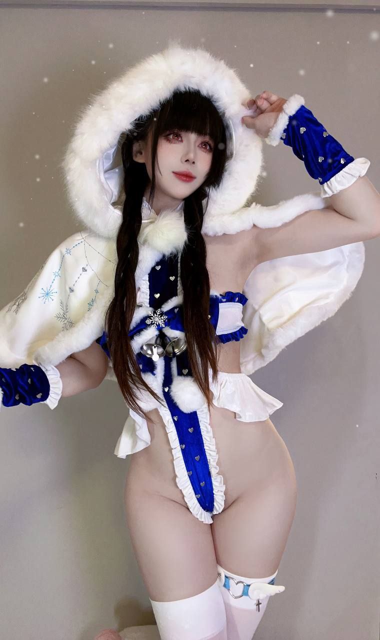 cosplay Cửu Ngôn - tự chụp quà Giáng Sinh