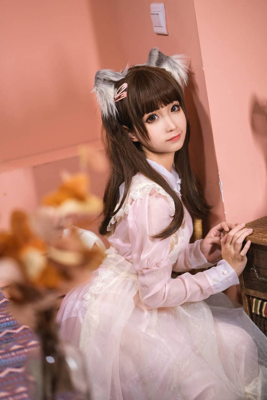 Chun Mo Mo - Nữ hầu màu hồng trong suốt