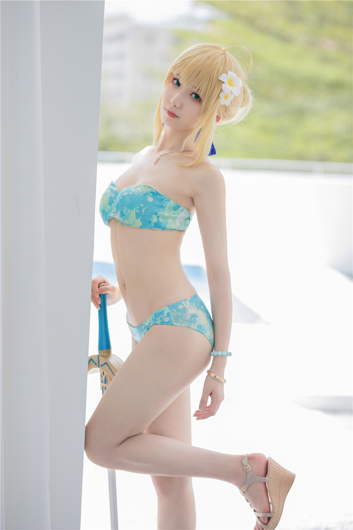Cosplay Phong Giang Giang v Altoria Pendragon áo tắm