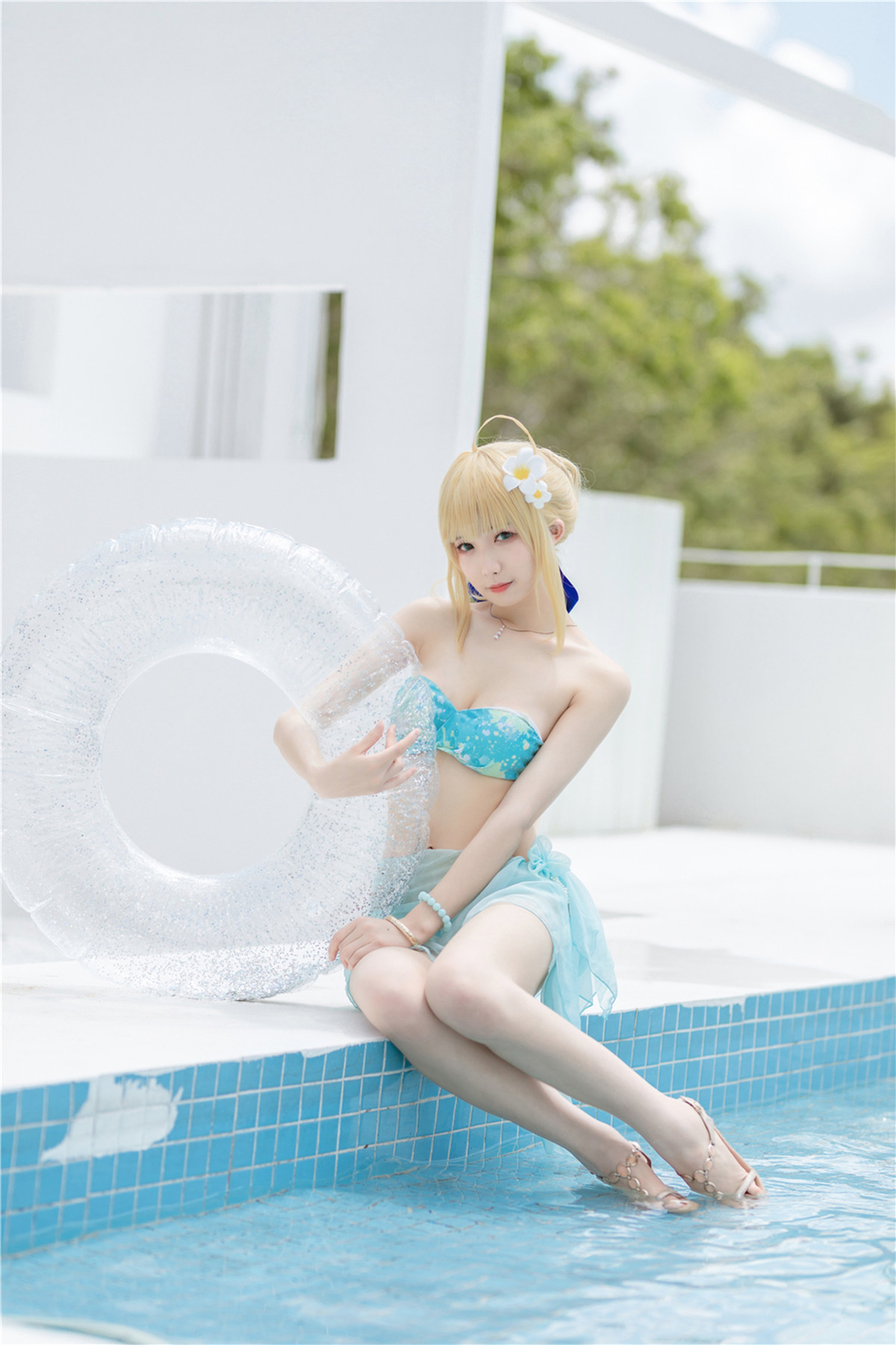 Cosplay Phong Giang Giang v Altoria Pendragon áo tắm