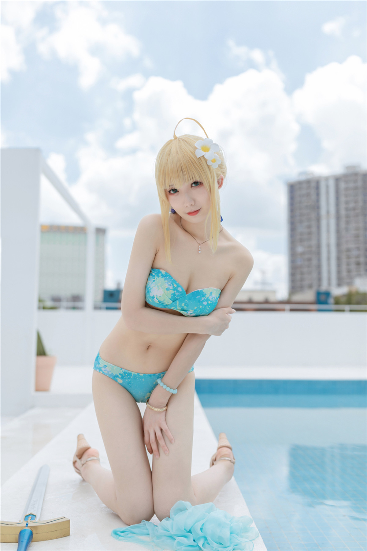 Cosplay Phong Giang Giang v Altoria Pendragon áo tắm