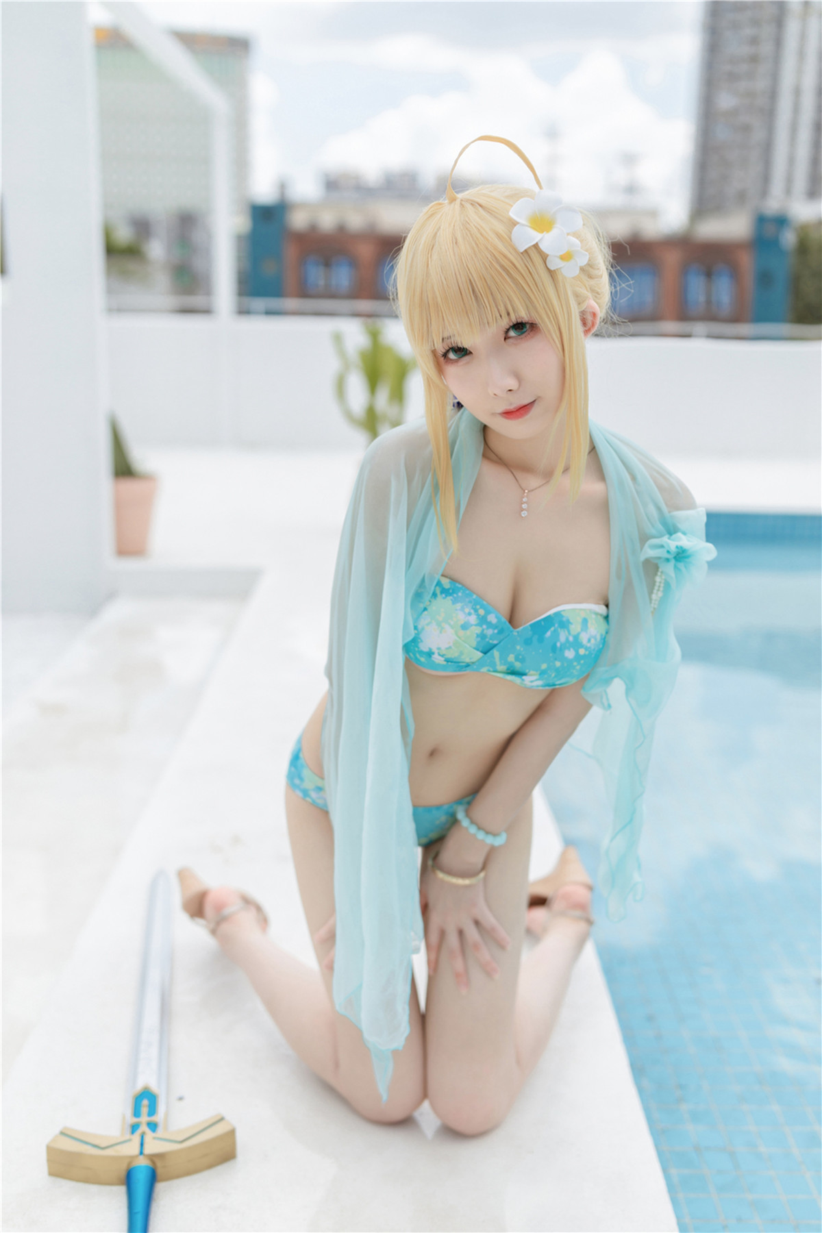 Cosplay Phong Giang Giang v Altoria Pendragon áo tắm