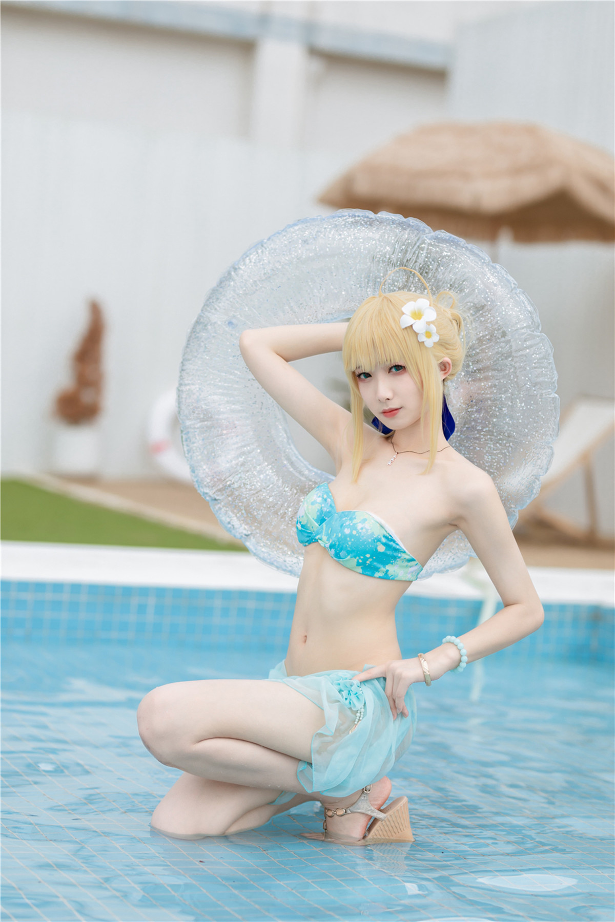 Cosplay Phong Giang Giang v Altoria Pendragon áo tắm