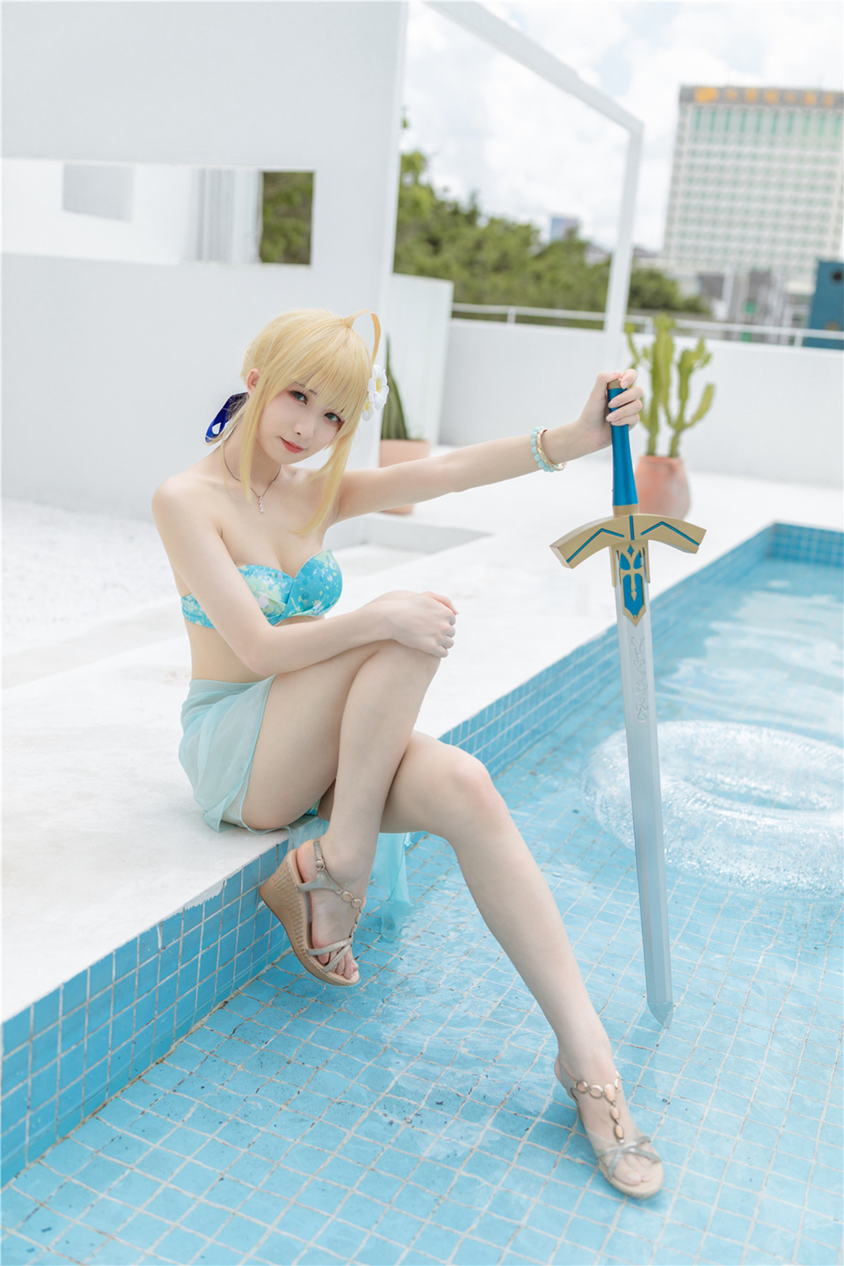 Cosplay Phong Giang Giang v Altoria Pendragon áo tắm