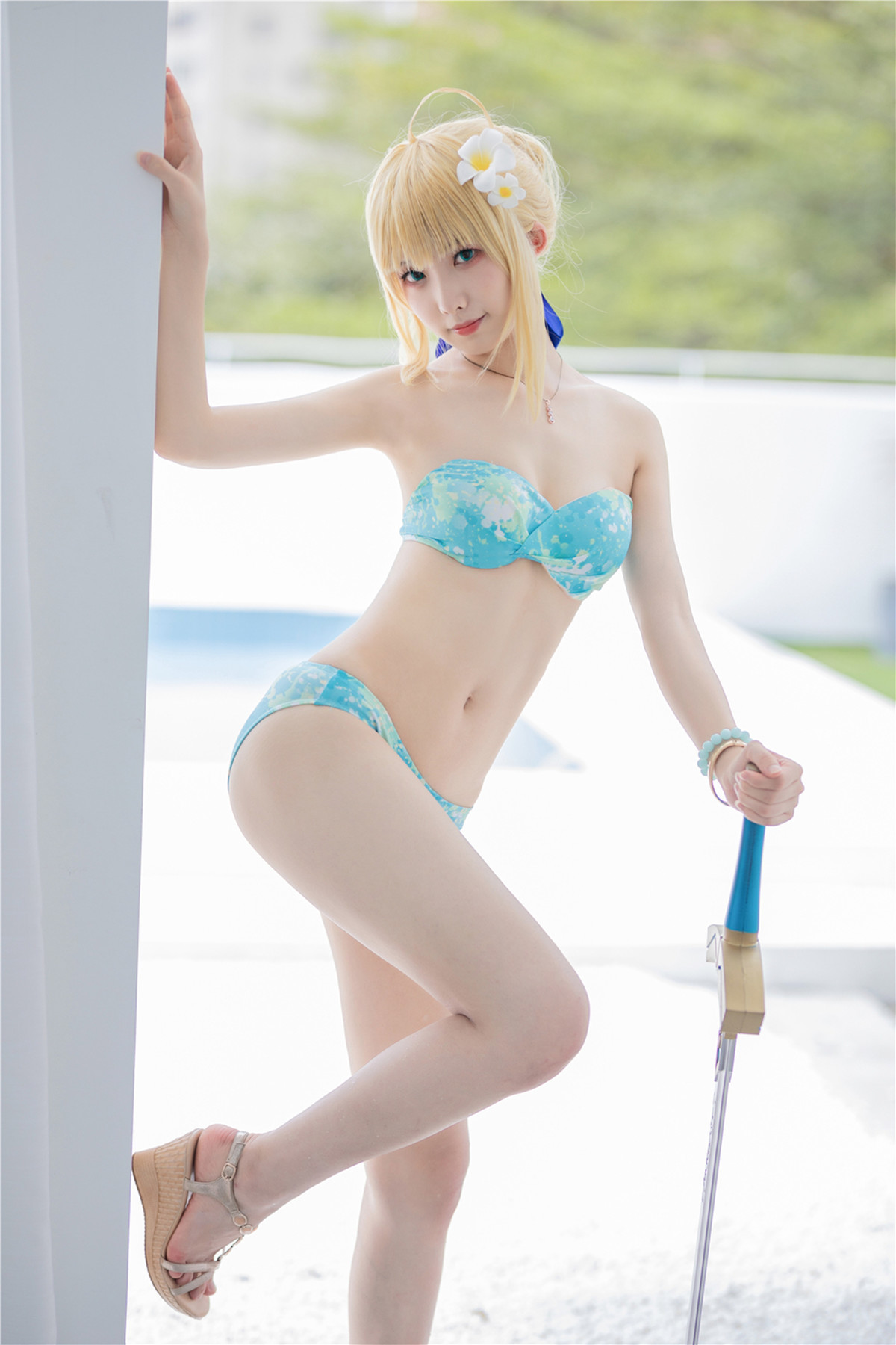 Cosplay Phong Giang Giang v Altoria Pendragon áo tắm