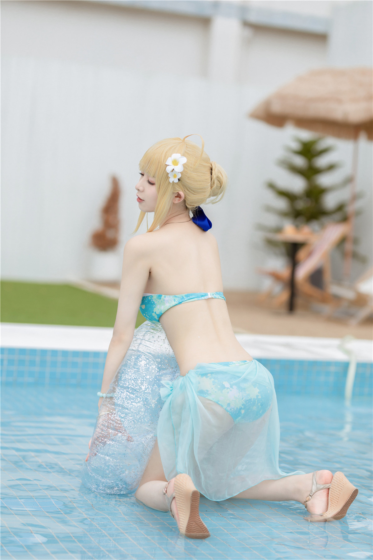 Cosplay Phong Giang Giang v Altoria Pendragon áo tắm