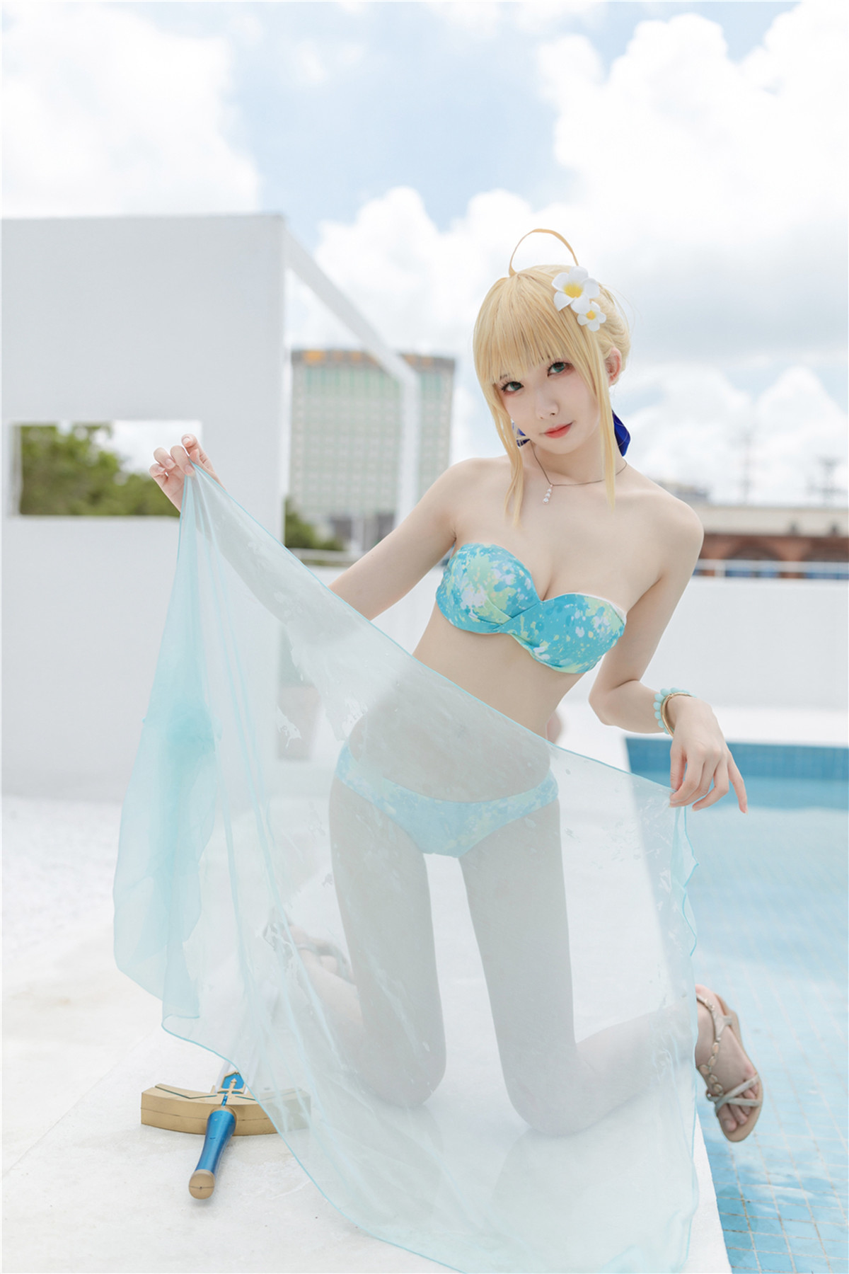 Cosplay Phong Giang Giang v Altoria Pendragon áo tắm