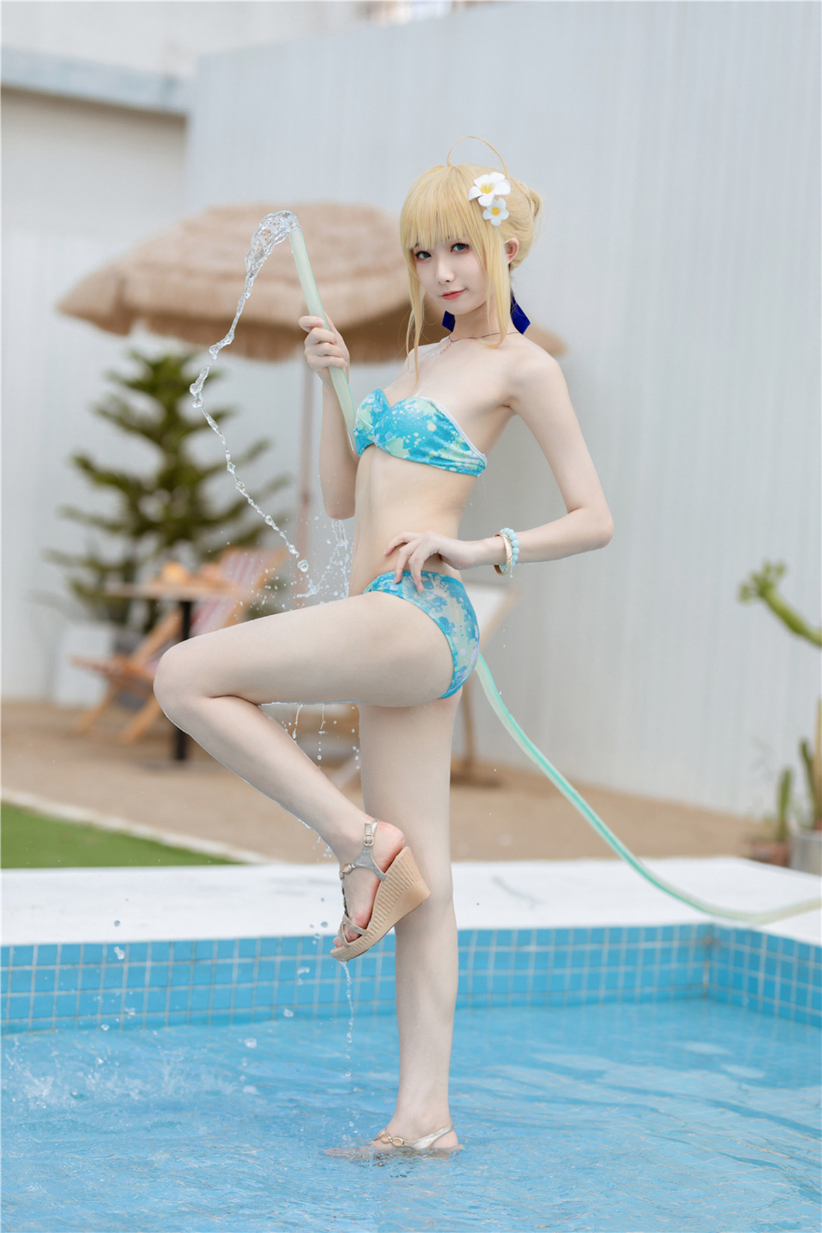 Cosplay Phong Giang Giang v Altoria Pendragon áo tắm