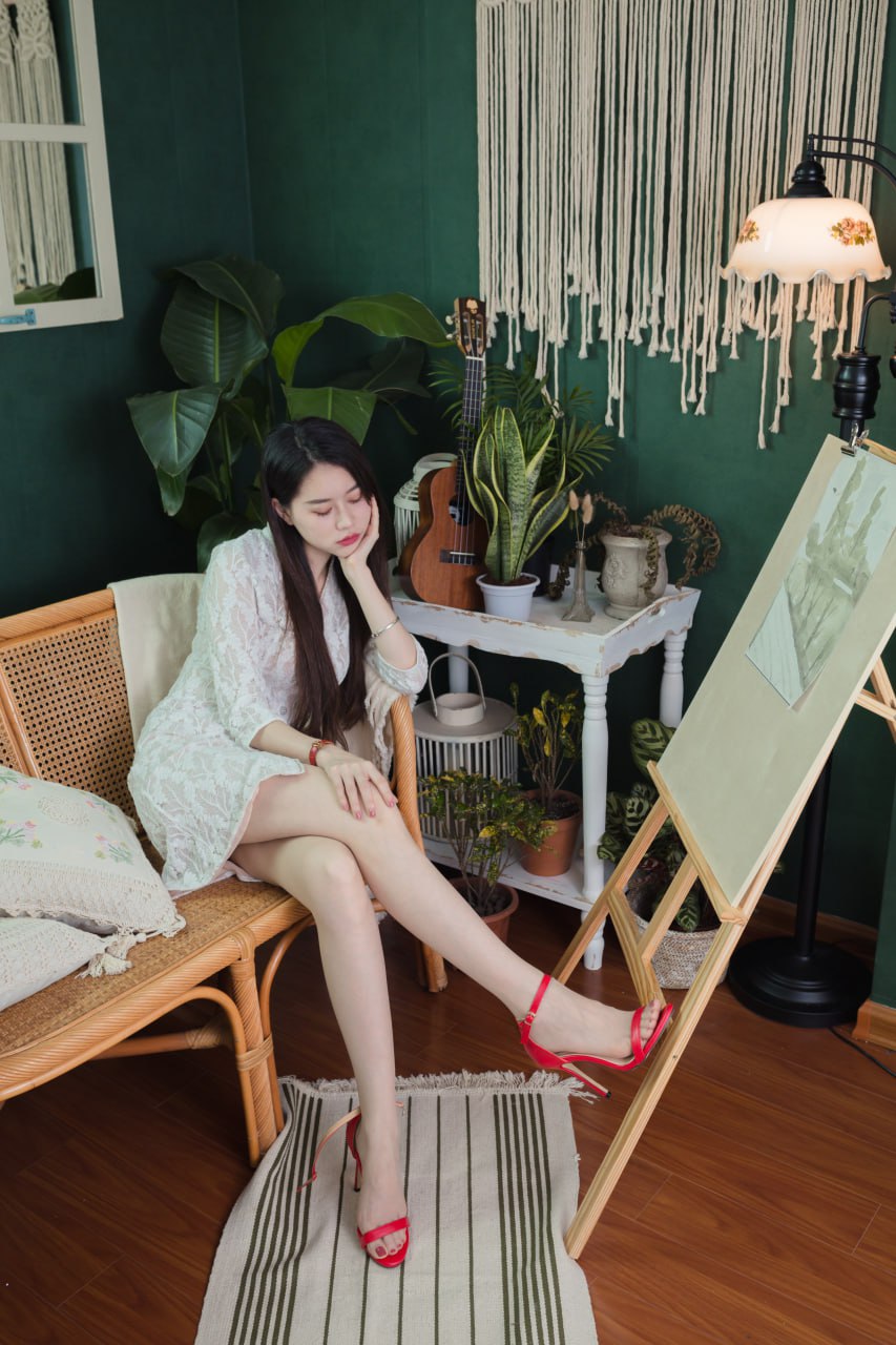 เซียไม่กินปลา - รองเท้าส้นสูงสีแดง 139P