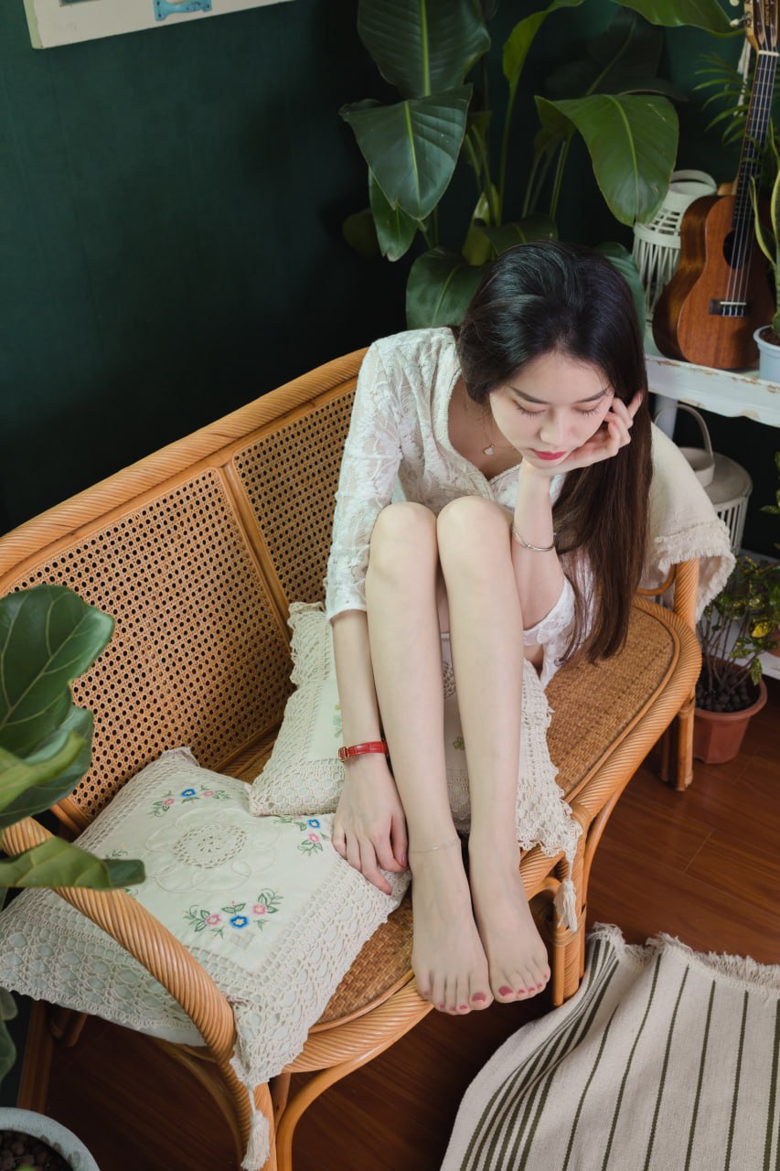 เซียไม่กินปลา - รองเท้าส้นสูงสีแดง 139P