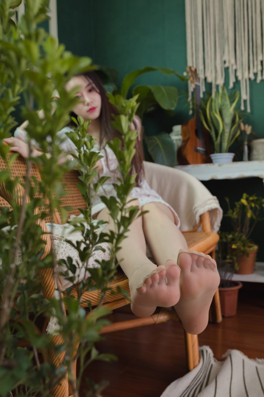 เซียไม่กินปลา - รองเท้าส้นสูงสีแดง 139P