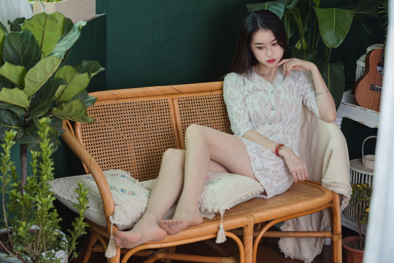 เซียไม่กินปลา - รองเท้าส้นสูงสีแดง 139P