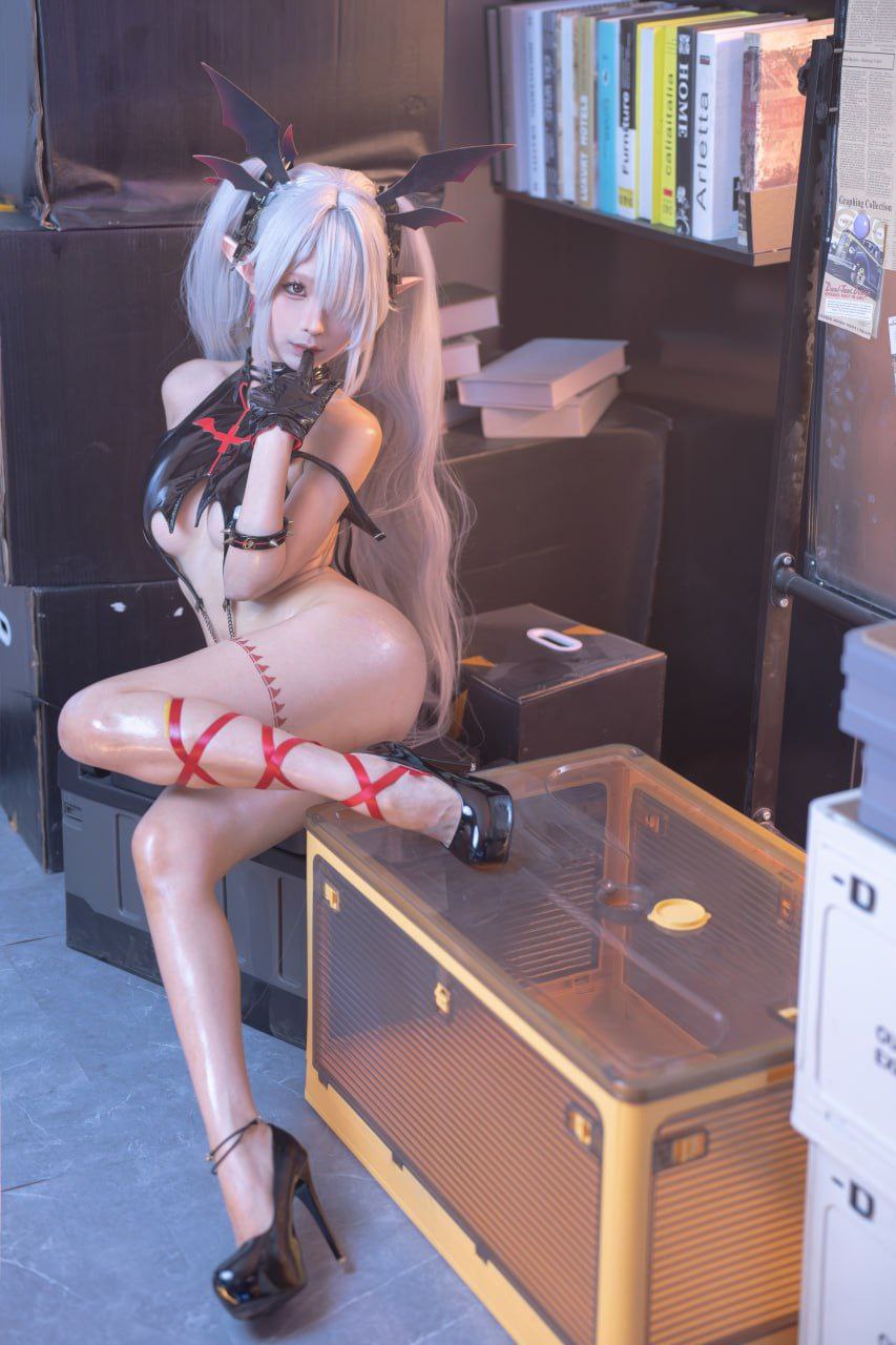 Bo anh cosplay Chun Momo Blue Archive Ginkyo Iori