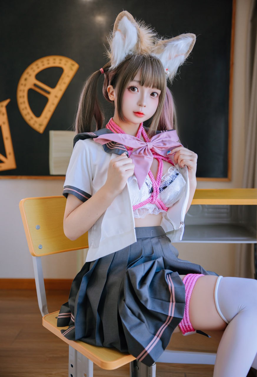 Cosplay Rina Jiao - Desk Bondage