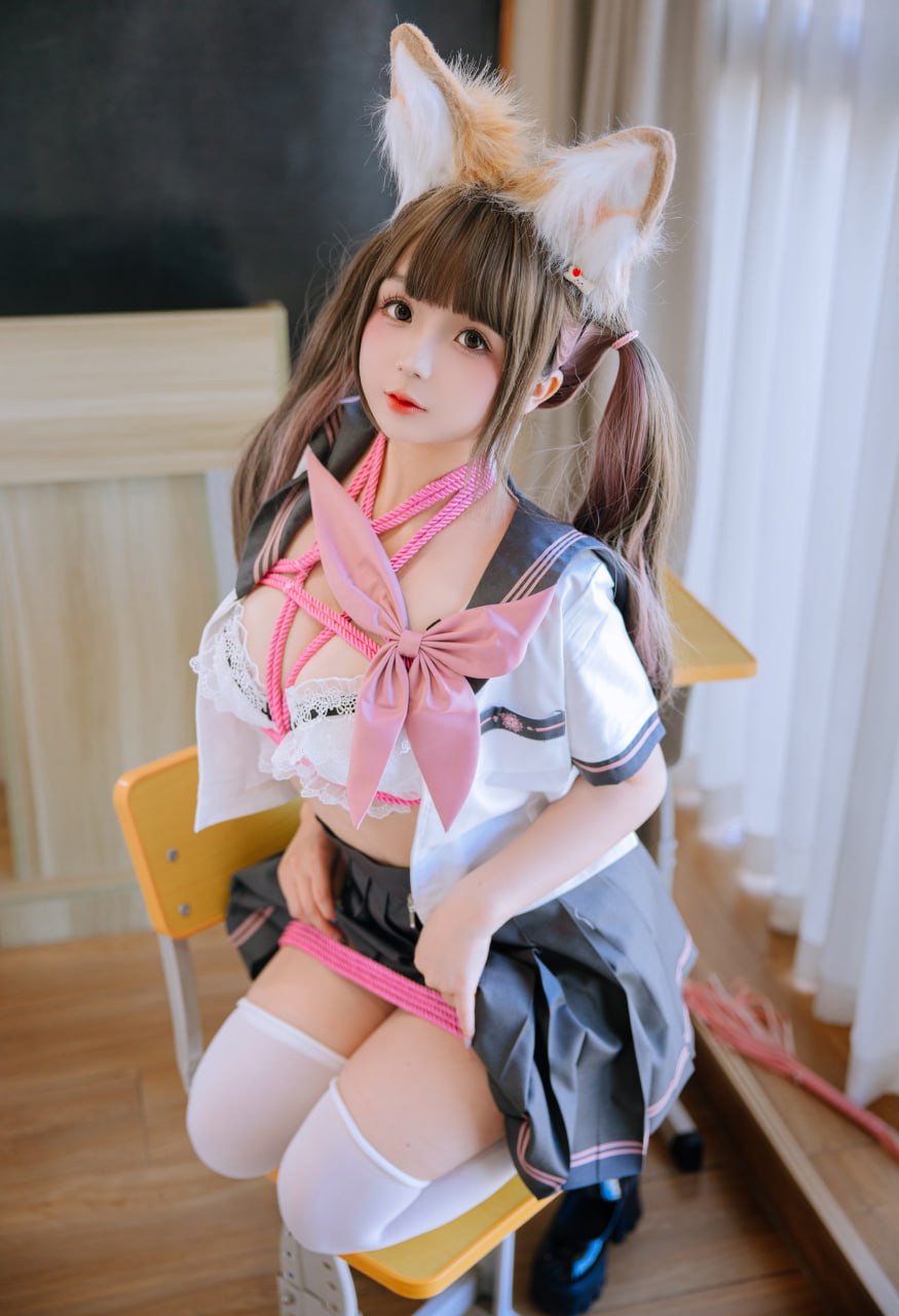 cosplay Nhật Nãi Jiao - Trói buộc bàn học