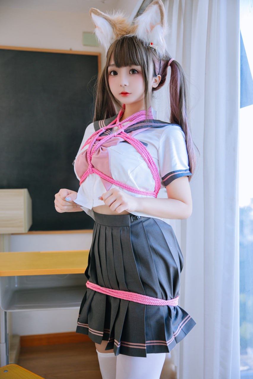 cosplay Nhật Nãi Jiao - Trói buộc bàn học