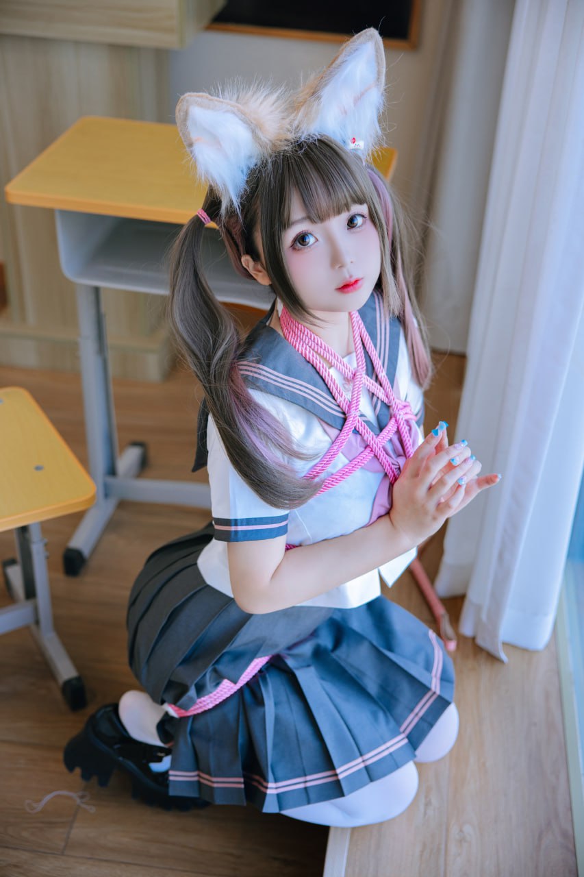 cosplay Nhật Nãi Jiao - Trói buộc bàn học